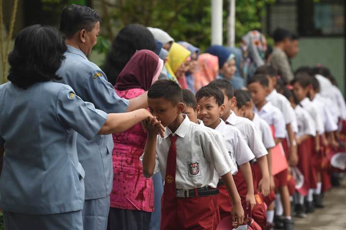 Membangun Generasi Muda yang Berkarakter Kuat