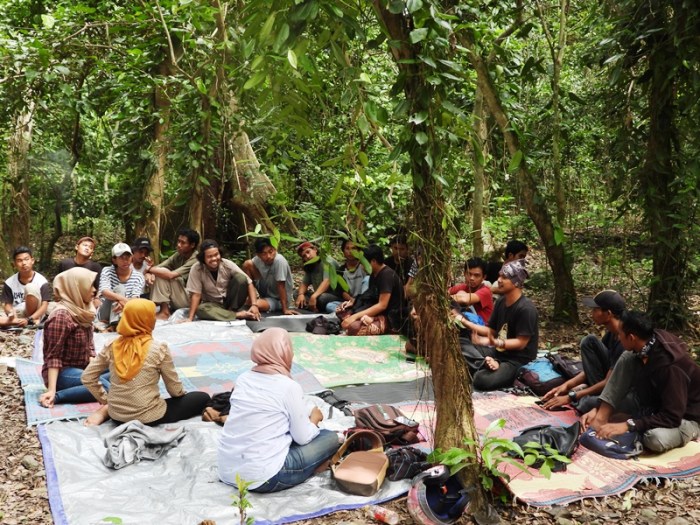 Peran Komunitas Lokal dalam Pelestarian Sumber Daya Alam