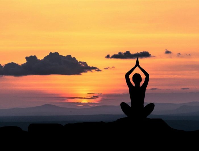 Studi Perbandingan Efektivitas Metode Relaksasi: Meditasi vs. Yoga dalam Mengatasi Stres