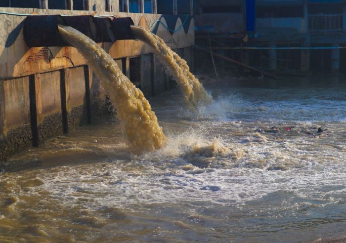 Analisis Dampak Pengolahan Limbah Cair Industri terhadap Ekosistem Perairan